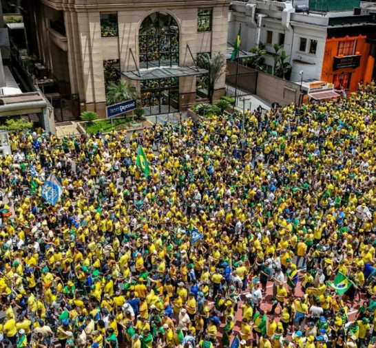 Campanha de Flávio Bolsonaro realiza manifestação na Paulista