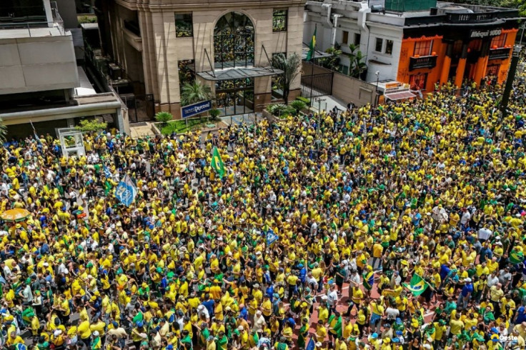 Campanha de Flávio Bolsonaro realiza manifestação na Paulista