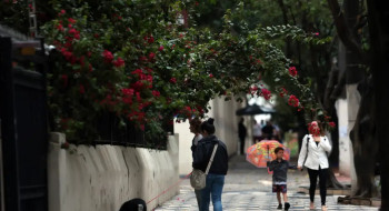 Capital paulista amanhece com céu encoberto e chuva