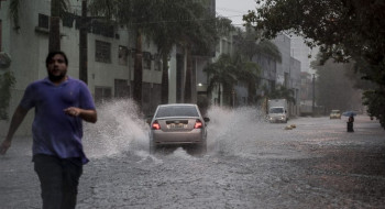 Capital paulista entra em estado de atenção com chuva e alagamento