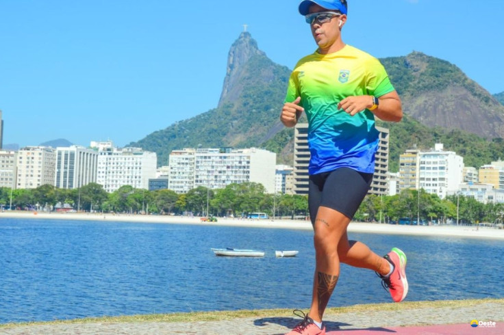 Carioca aproveita prova de rua para visitar o Cristo pela primeira vez