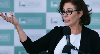 Carla Zambelli renuncia ao mandato; Câmara dará posse ao suplente
