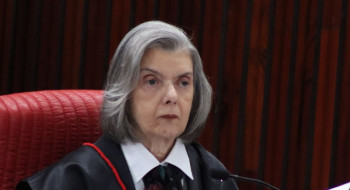 Cármen Lúcia critica falta de espaços de poder para mulheres