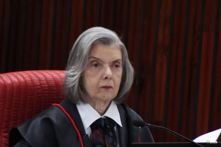 Cármen Lúcia critica falta de espaços de poder para mulheres