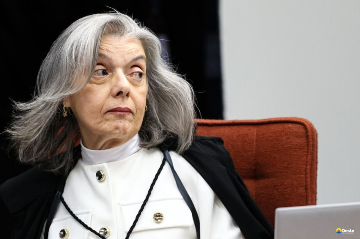 Cármen Lúcia relata ameaça de bomba em palestra a estudantes no DF