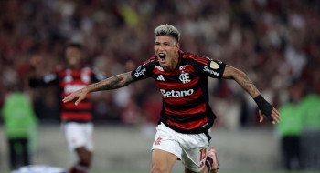 Carrascal decide e Flamengo fica em vantagem na semi da Libertadores