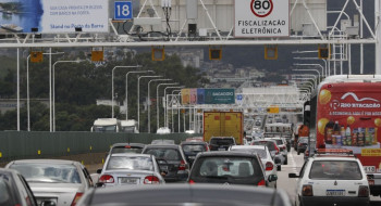 Carro é o principal meio de transporte para o trabalho, diz Censo
