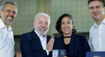 Carteira Docente é documento que valoriza profissão, diz professora