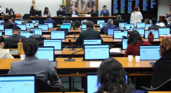 CCJ da Câmara se posiciona a favor de cassação de Carla Zambelli