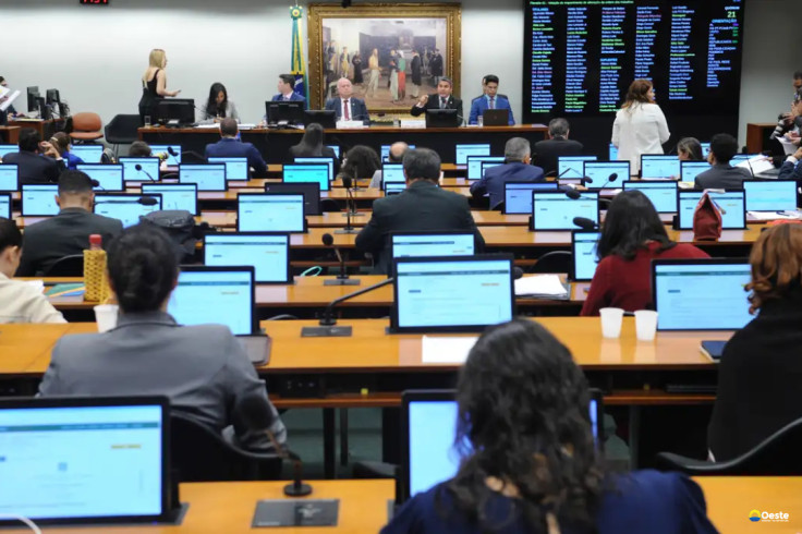 CCJ da Câmara se posiciona a favor de cassação de Carla Zambelli