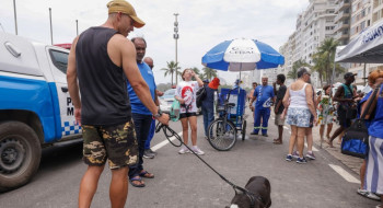 Cedae distribui água para hidratação no Rio