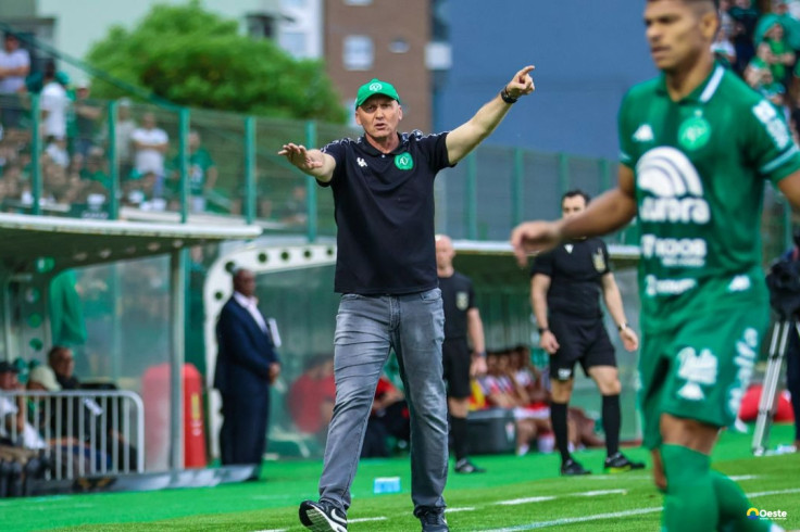 Chapecoense anuncia demissão do técnico Gilmar Dal Pozzo