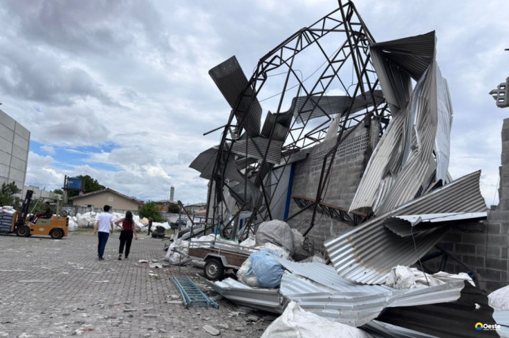 Cidade do Paraná é atingida por ventos fortes de até 180 km/h