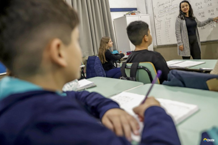 CNTE comemora reajuste do piso do magistério; prefeitos contestam