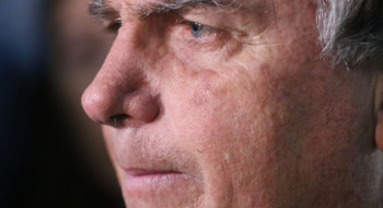 Com crise persistente de soluços, Bolsonaro faz nova cirurgia