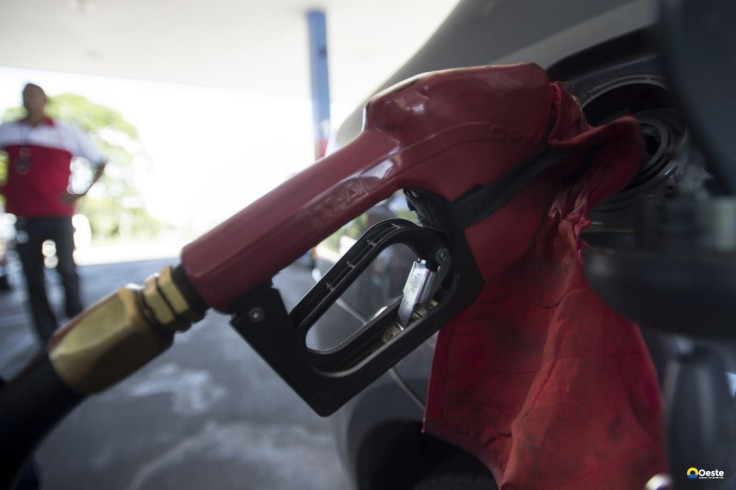 Com nova alta mundial do petróleo, governo mantém desconto na gasolina