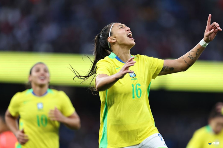 Com uma a menos, seleção feminina vence amistoso contra Inglaterra