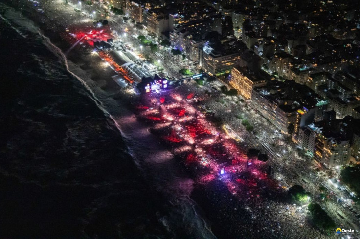 Comlurb recolhe 1,2 toneladas de lixo das praias do Rio no réveillon