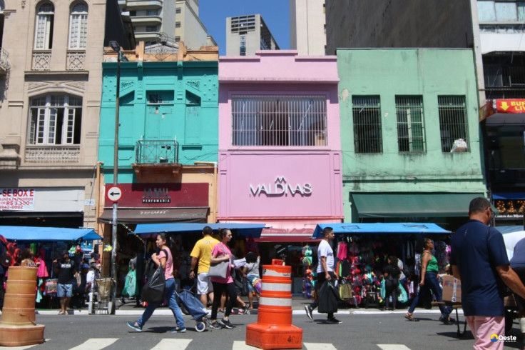 Consumo das famílias compensa juros e leva desemprego ao menor nível