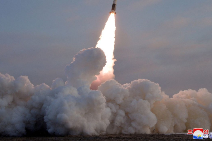 Coreia do Norte dispara míssil balístico em direção ao leste