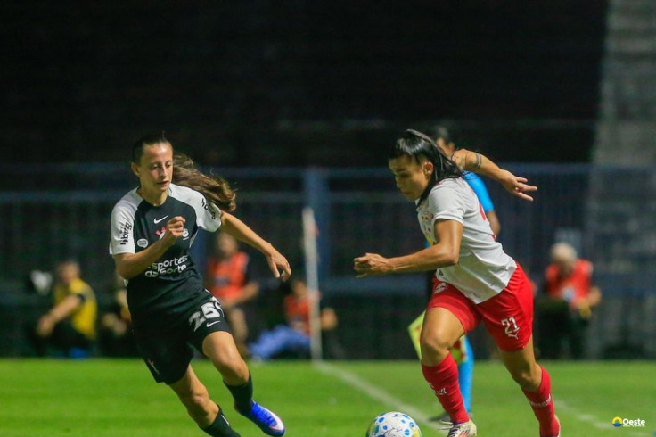 Corinthians goleia Bragantino e assume liderança do BR Feminino