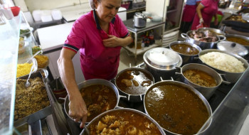 Cresce contratação de pessoas 50+ no comércio e nos serviços em SP