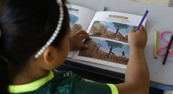 Criança diz a Lula que um "mundo mágico" se abriu ao aprender a ler