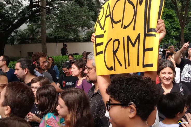 Defensoria pede R$ 759 mil em ação contra shopping de SP por racismo