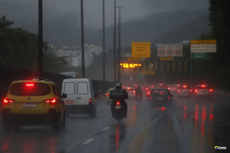 Defesa Civil do RJ alerta para chuvas intensas no estado até segunda