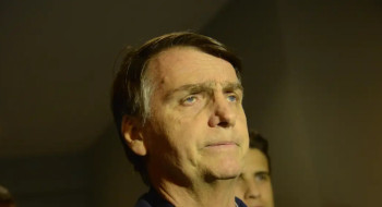 Defesa diz que Bolsonaro não usou celular durante visita de Nikolas