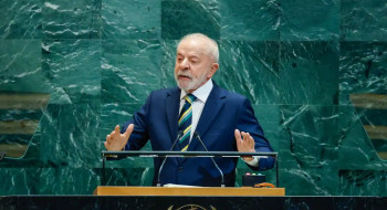 Democracia é o que está em jogo para a humanidade, alerta Lula nos EUA