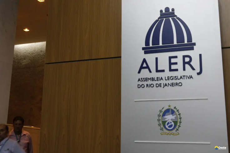 Deputados do RJ aprovam tornozeleira rosa para agressores de mulheres