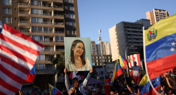 Descartada por Trump, Corina ataca Delcy e promete voltar à Venezuela