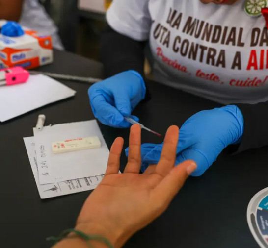 Desinformação sobre HIV dificulta tratamento e aumenta preconceito