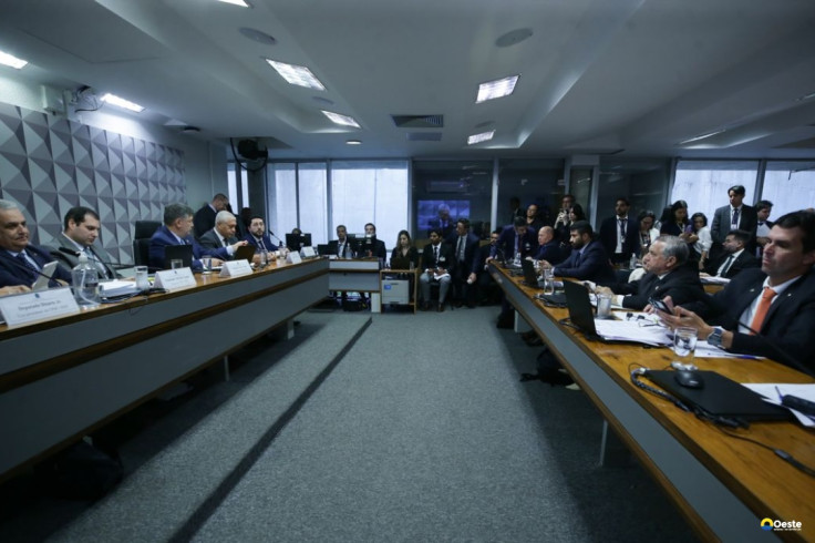 Dino autoriza silêncio de presidente de sindicato na CPMI do INSS