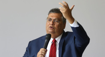 Dino bloqueia R$ 119 milhões de Valdemar por suspeitas em emendas