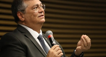 Dino envia à PF explicações de partidos sobre gestão de emendas