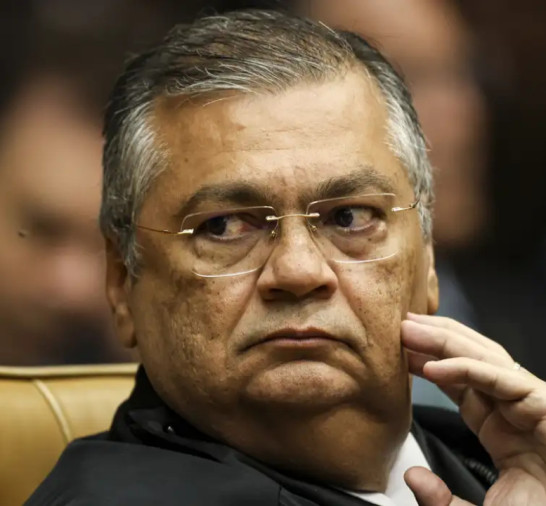 Dino manda PF apurar interferência externa no processo eleitoral