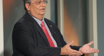 Dino manda PF investigar novas irregularidades em emendas Pix