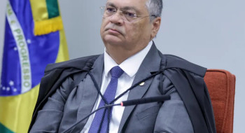 Dino manda suspender pagamento de penduricalhos nos Três Poderes