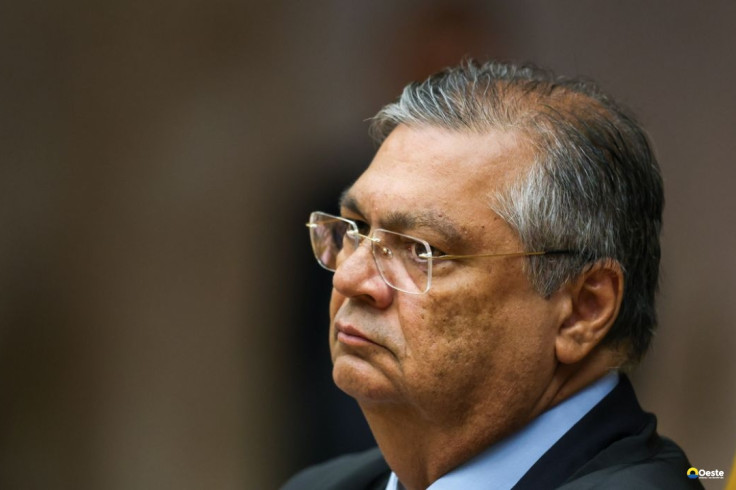 Dino vence ação contra hospital por morte de filho e doará dinheiro