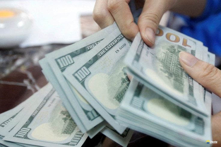 Dólar cai para R$ 5,22, e bolsa sobe 1,6% com alívio no Oriente Médio