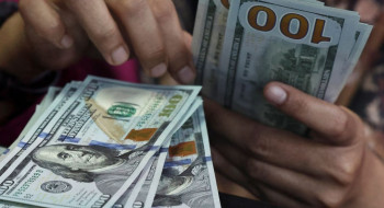 Dólar cai quase 1%, e Ibovespa recua após tombo eleitoral