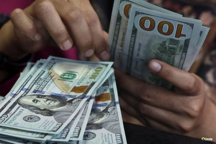 Dólar cai quase 1%, e Ibovespa recua após tombo eleitoral