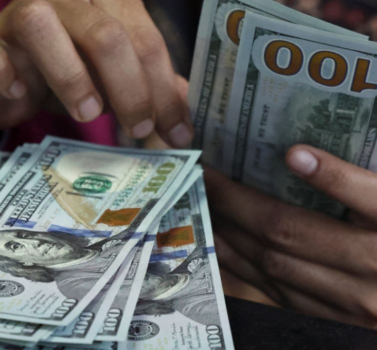 Dólar fecha a R$ 5,44 e registra maior alta semanal desde 2008