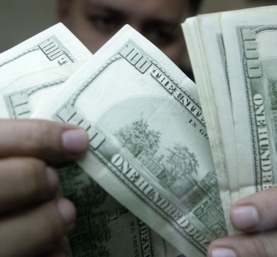 Dólar fecha estável, mas acumula queda de 1,82% em julho