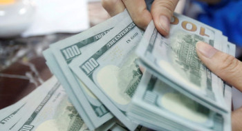Dólar fecha no maior valor em duas semanas com queda no petróleo