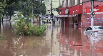 Domingo de Finados começa com chuva em São Paulo