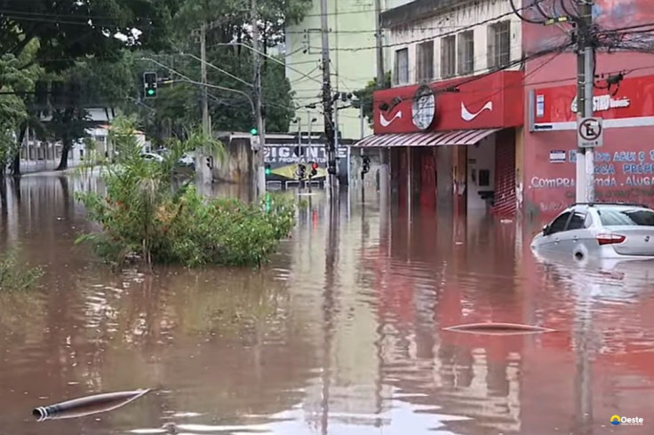 Domingo de Finados começa com chuva em São Paulo
