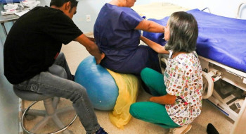 Doula: regulamentação reforça integração da categoria ao SUS